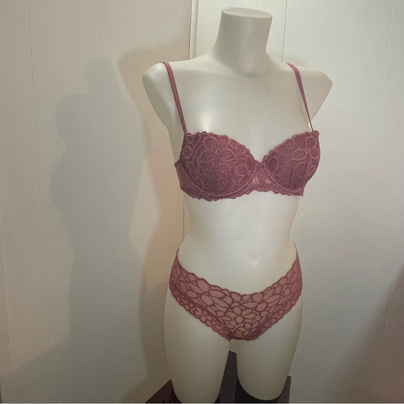 PINK by VS Date Push-up Bra and Panties Set - Picture 3 of 9